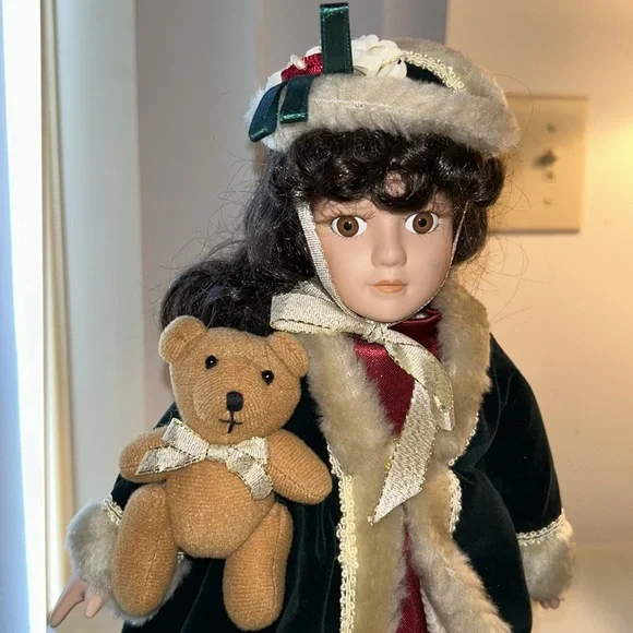 San Francisco Music Box Porcelain Doll Plays Christmas Song Chestnuts Roasting